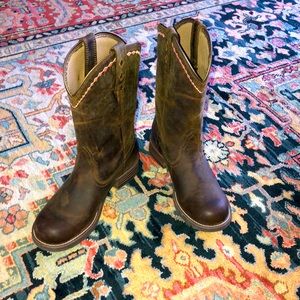 Preowned Ariat Roper Western Boot (size 9) medium width